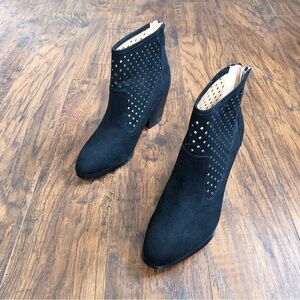 Kaari Blue • Karin perforated ankle boots black faux suede vegan point toe heel